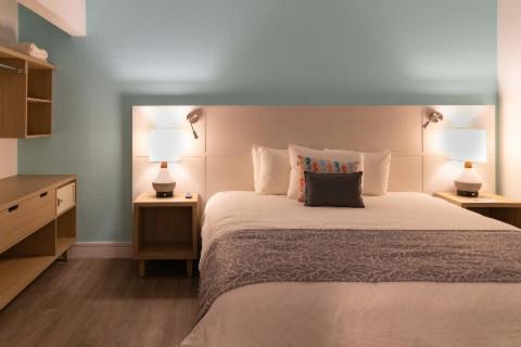 Pelican Bay Hotel